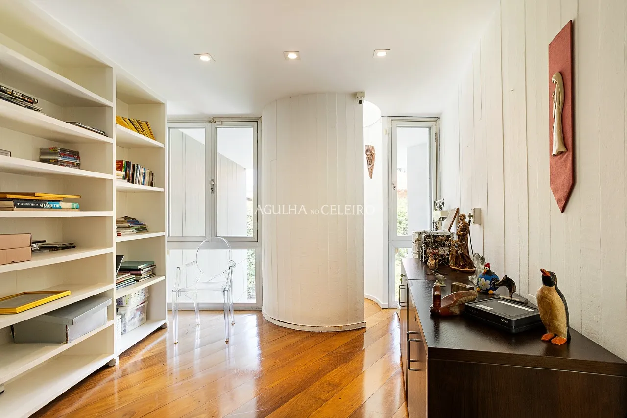 Casa com 720m² de terreno à venda em Alto de Pinheiros. – 14557