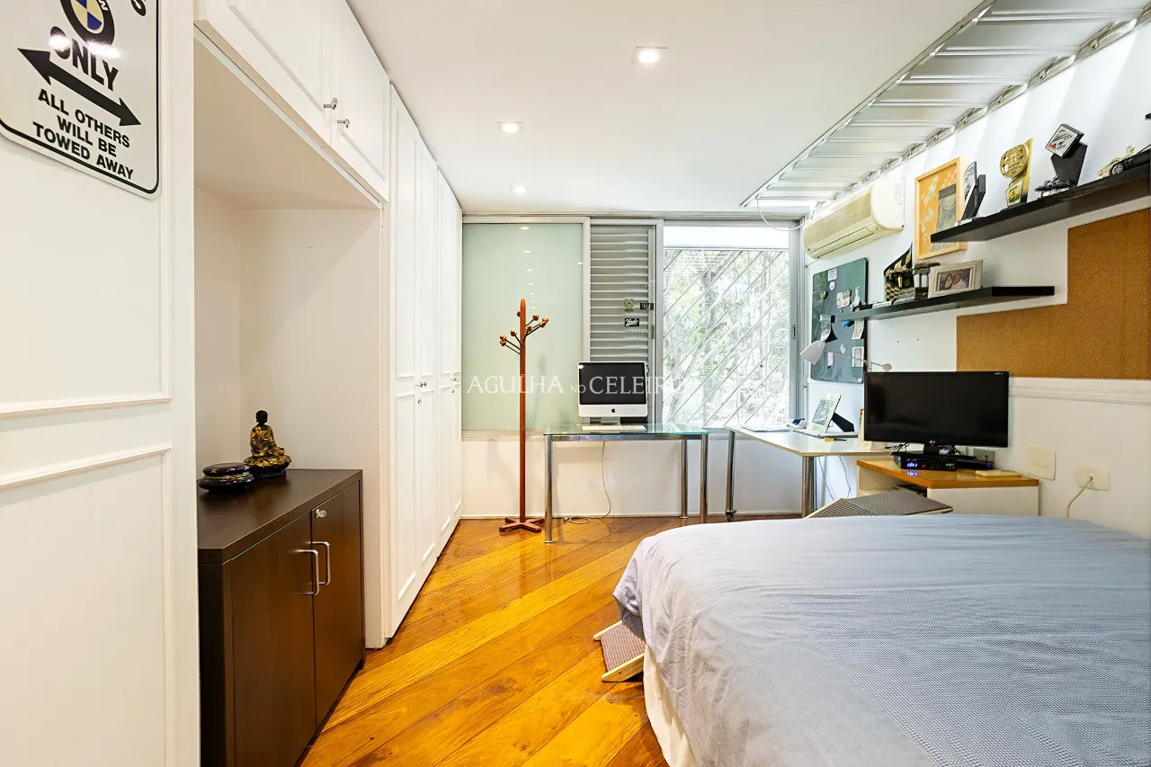 Casa com 720m² de terreno à venda em Alto de Pinheiros. – 14557