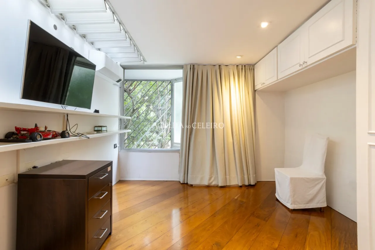 Casa com 720m² de terreno à venda em Alto de Pinheiros. – 14557