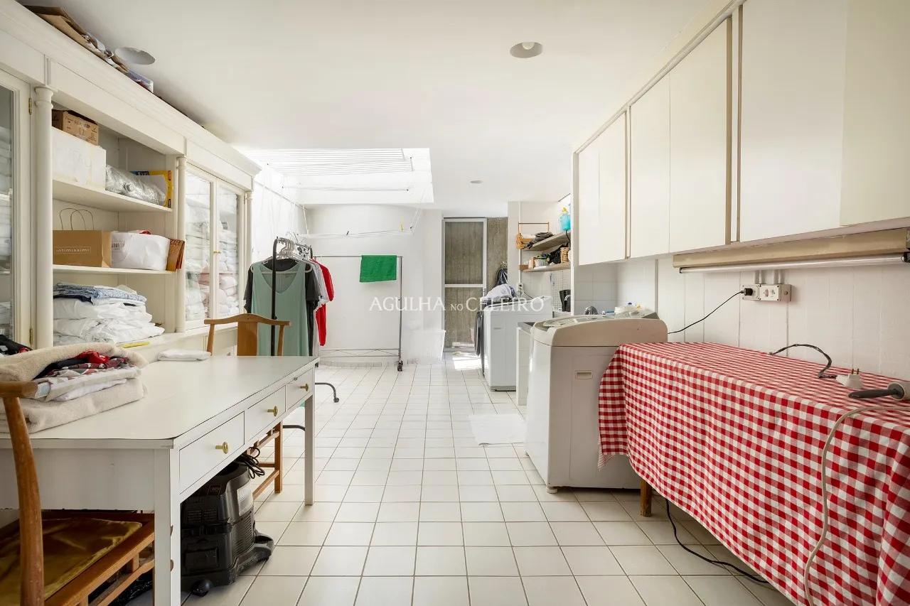 Casa com 720m² de terreno à venda em Alto de Pinheiros. – 14557