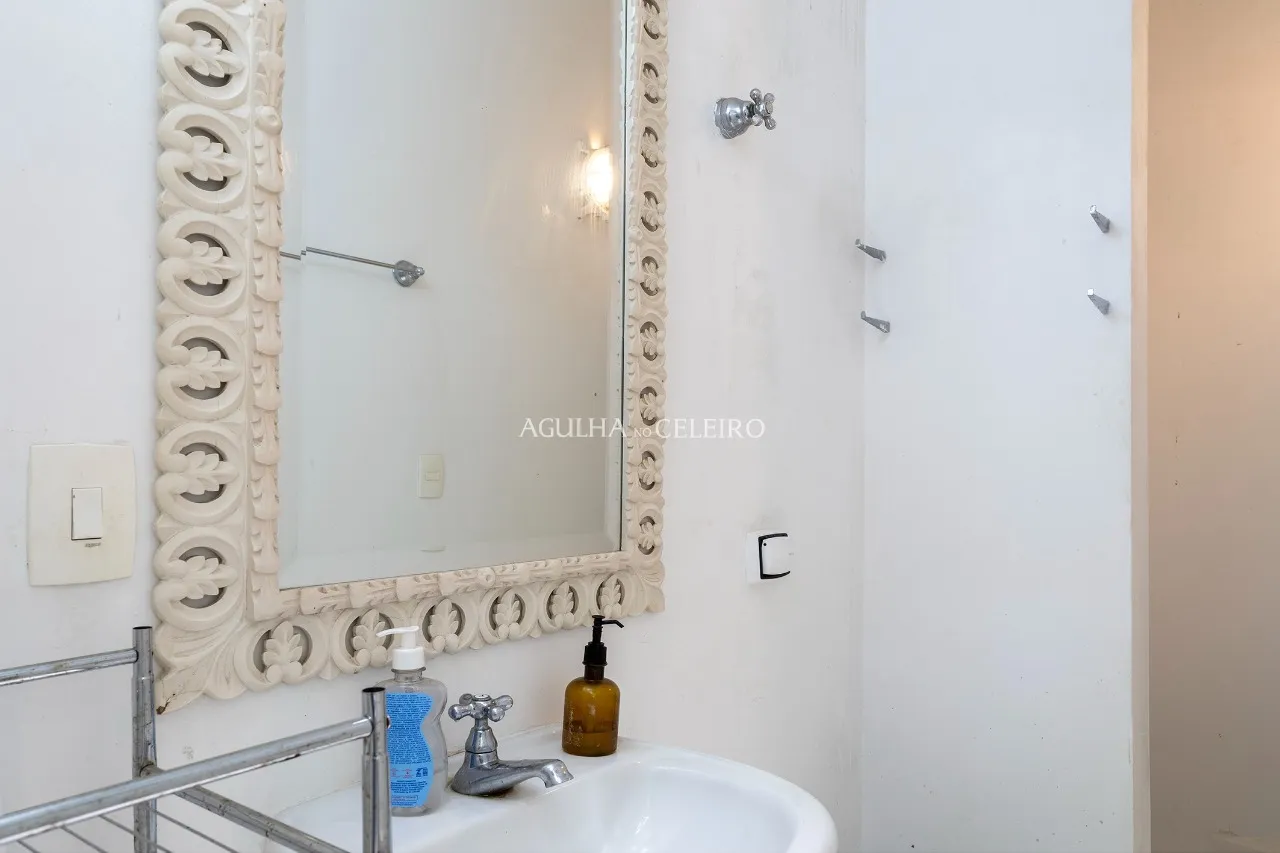 Casa com 720m² de terreno à venda em Alto de Pinheiros. – 14557