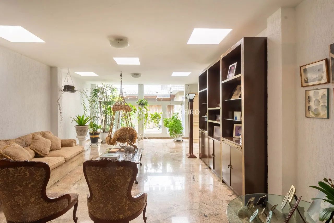 Casa á venda no Jardim Paulistano localizada em rua tranquila e segura. – 14811