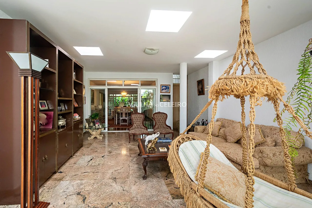 Casa á venda no Jardim Paulistano localizada em rua tranquila e segura. – 14811