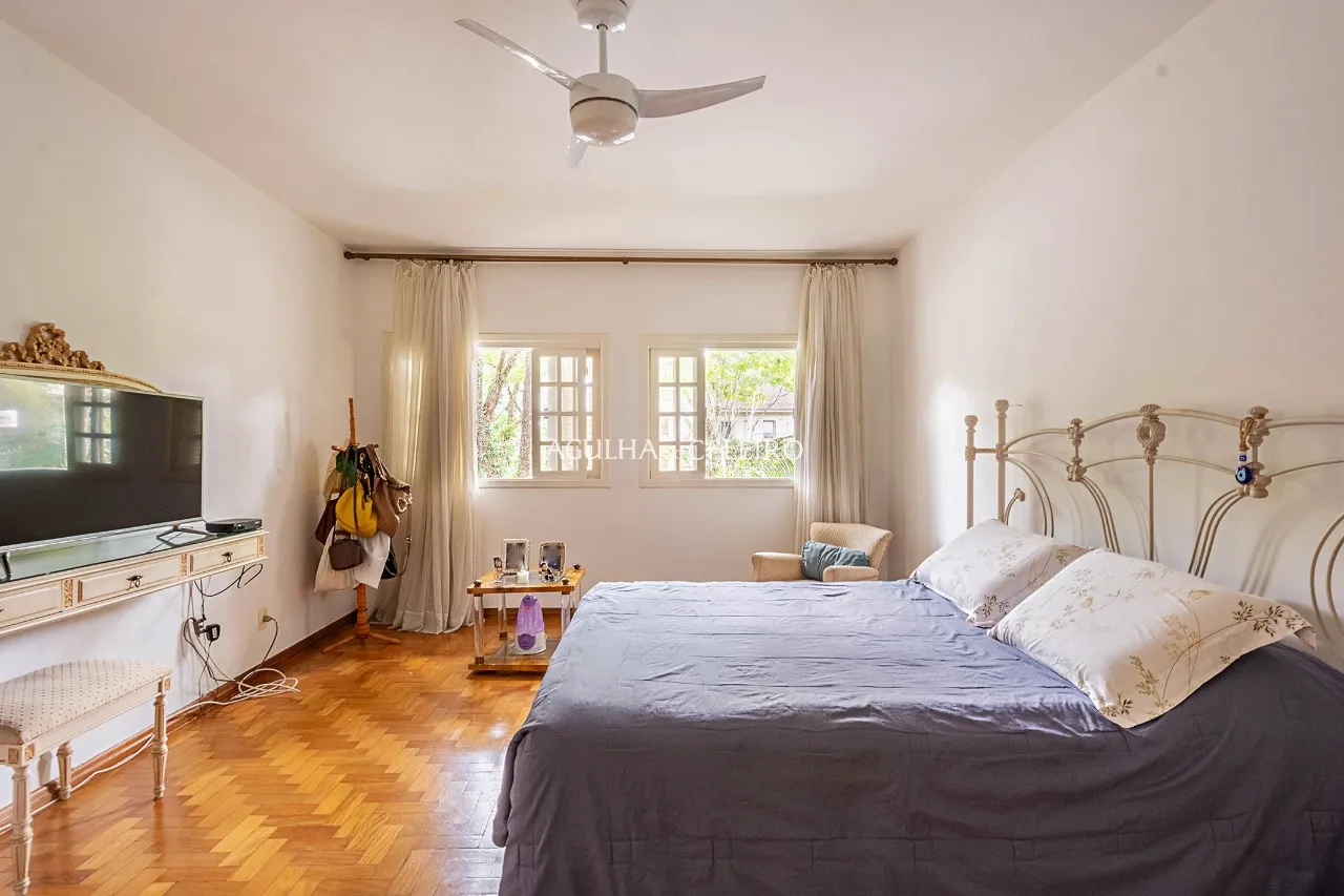 Casa á venda no Jardim Paulistano localizada em rua tranquila e segura. – 14811