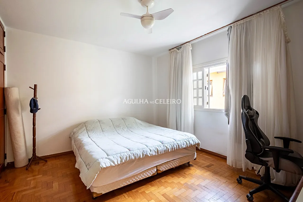 Casa á venda no Jardim Paulistano localizada em rua tranquila e segura. – 14811