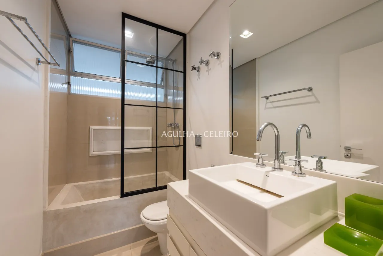 Apartamento com ambientes generosos e muito bem iluminados, no melhor de Pinheiros. – 15015