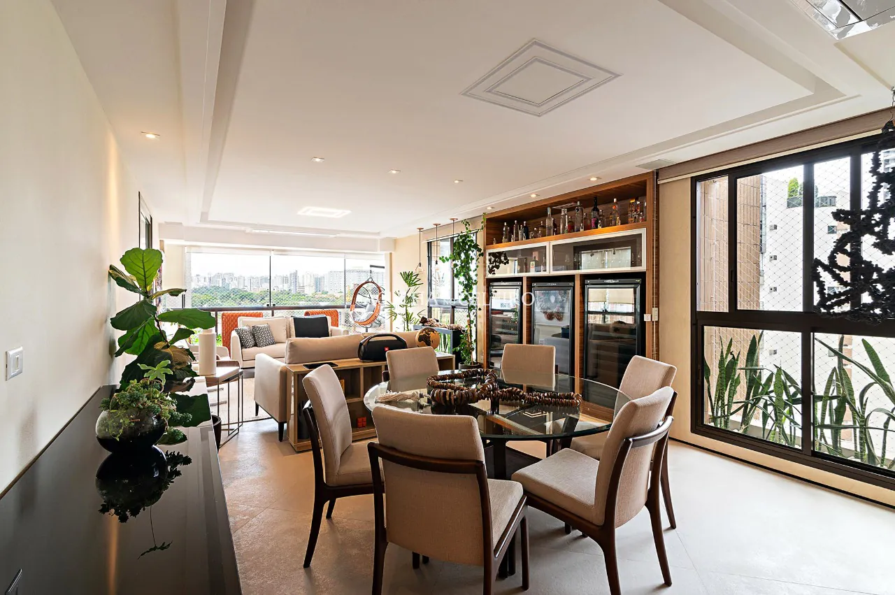 Totalmente Reformado, vista linda, fora de rota e muito conforto para venda em Moema. – AP7591