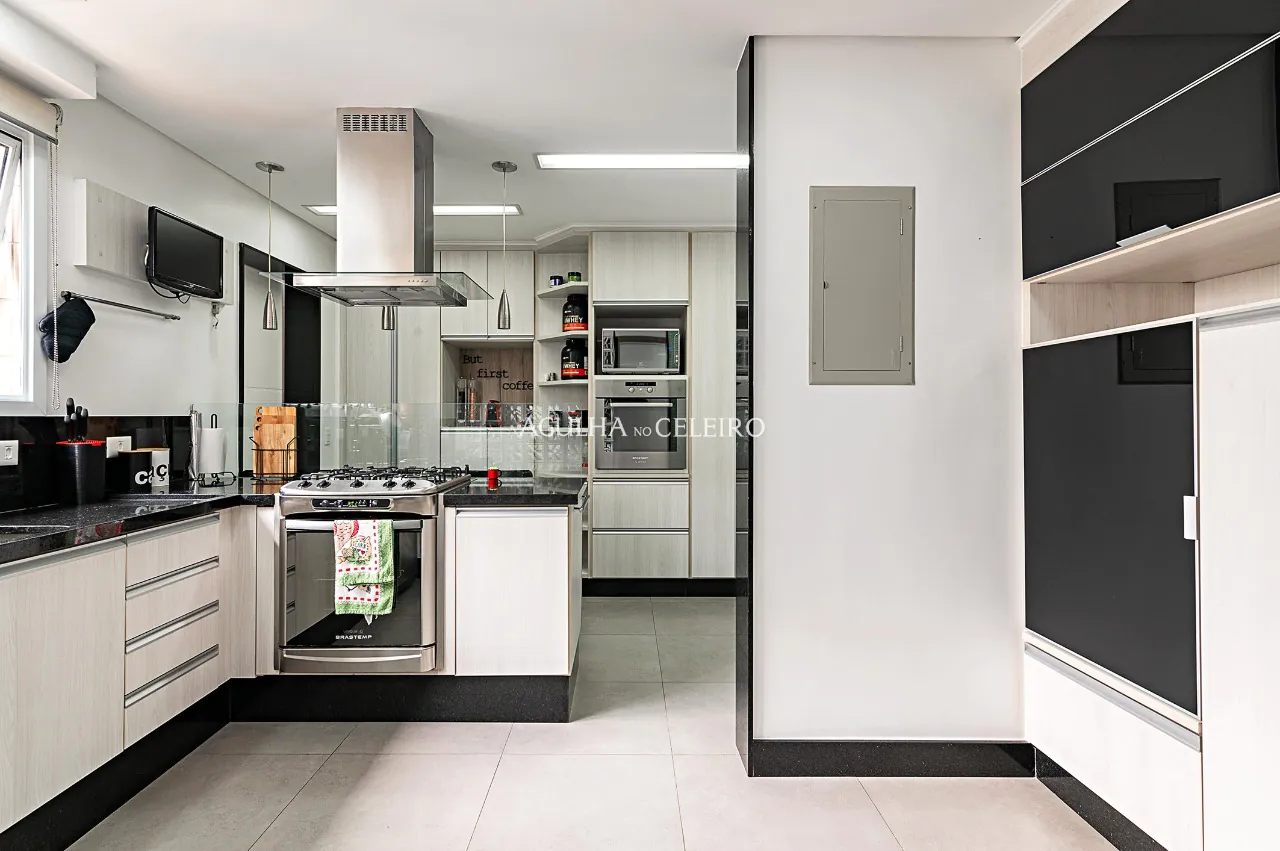 Totalmente Reformado, vista linda, fora de rota e muito conforto para venda em Moema. – AP7591