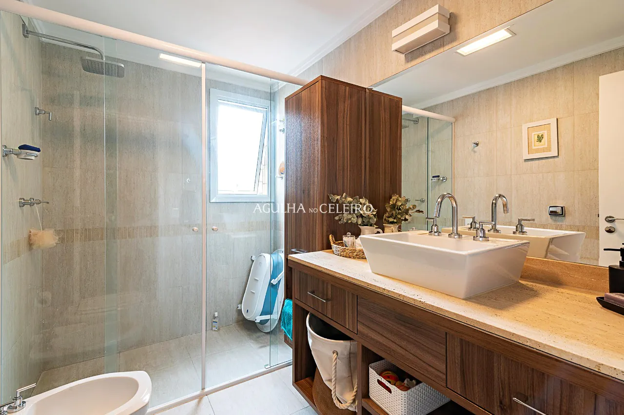 Totalmente Reformado, vista linda, fora de rota e muito conforto para venda em Moema. – AP7591