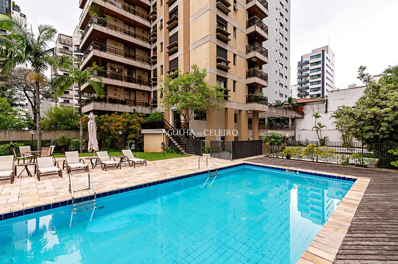 Totalmente Reformado, vista linda, fora de rota e muito conforto para venda em Moema. – AP7591