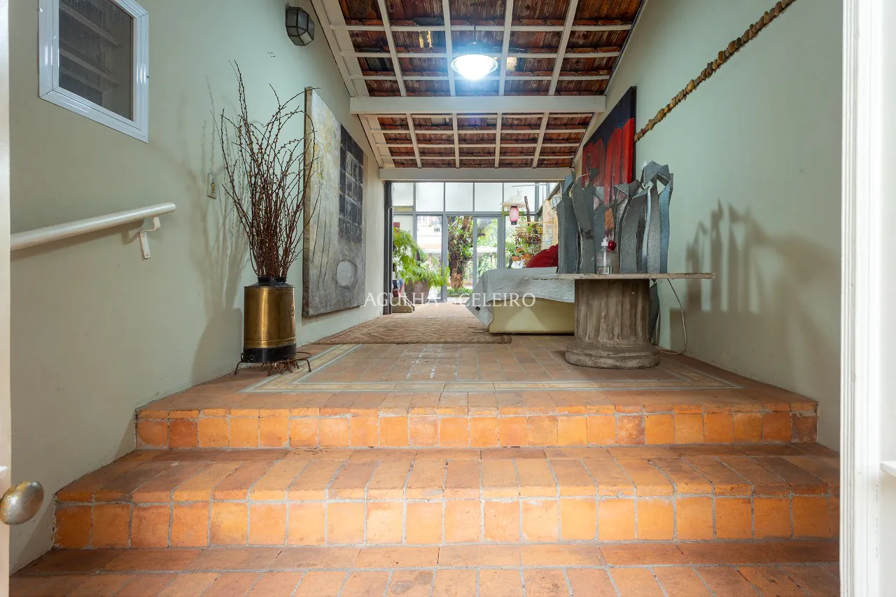 Casa com 04 dormitórios, Edícula e Piscina à venda no Jardim Paulistano – 10056