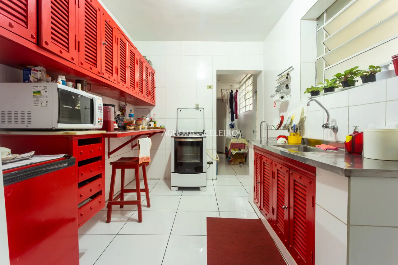 Casa com 04 dormitórios, Edícula e Piscina à venda no Jardim Paulistano – 10056