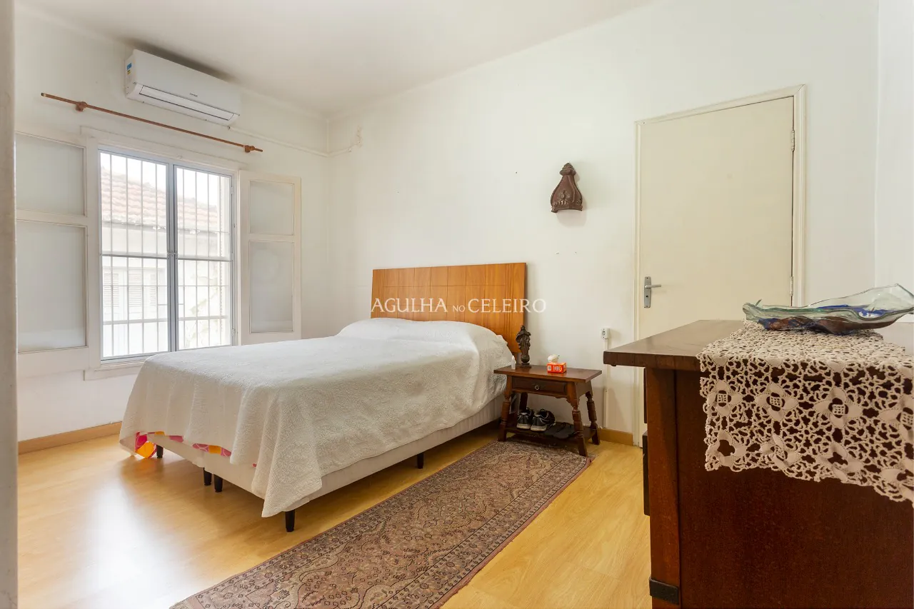 Casa com 04 dormitórios, Edícula e Piscina à venda no Jardim Paulistano – 10056