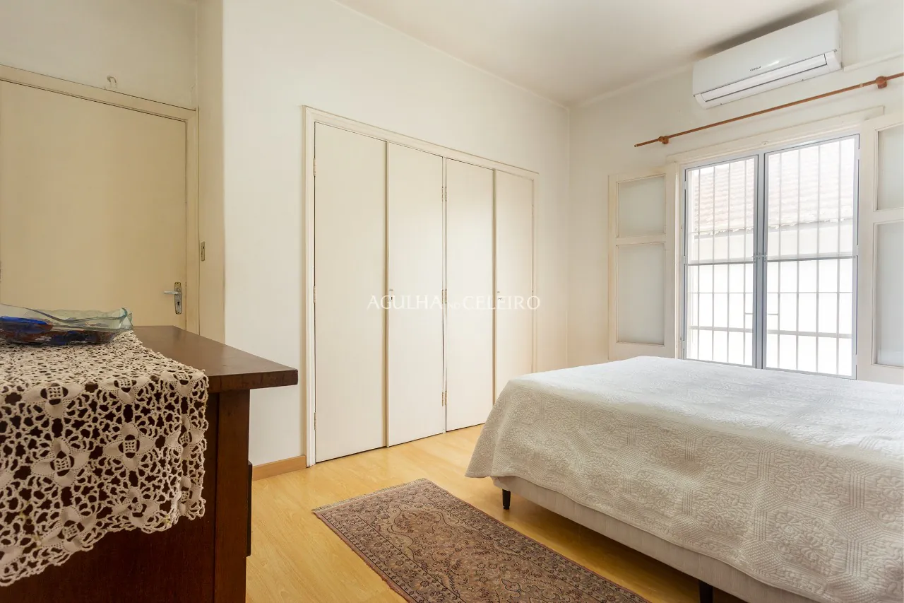 Casa com 04 dormitórios, Edícula e Piscina à venda no Jardim Paulistano – 10056