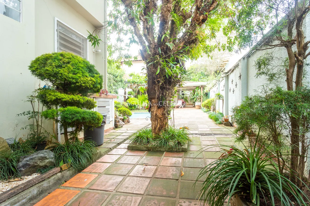 Casa com 04 dormitórios, Edícula e Piscina à venda no Jardim Paulistano – 10056