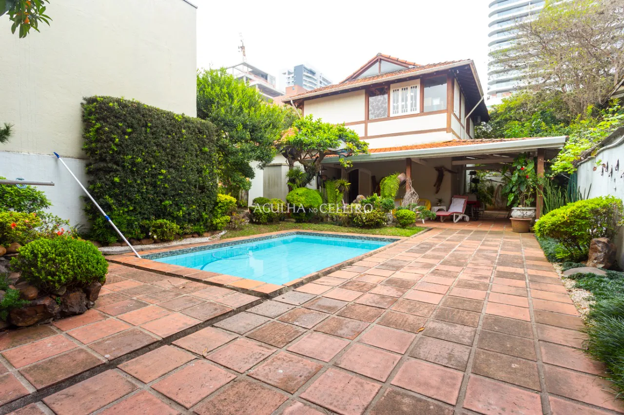 Casa com 04 dormitórios, Edícula e Piscina à venda no Jardim Paulistano – 10056