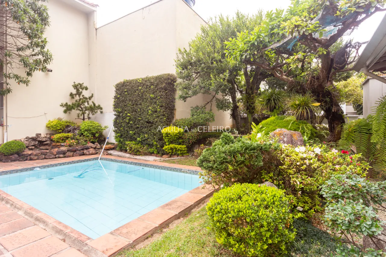 Casa com 04 dormitórios, Edícula e Piscina à venda no Jardim Paulistano – 10056