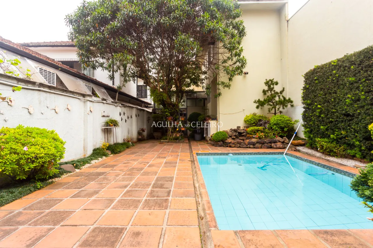 Casa com 04 dormitórios, Edícula e Piscina à venda no Jardim Paulistano – 10056