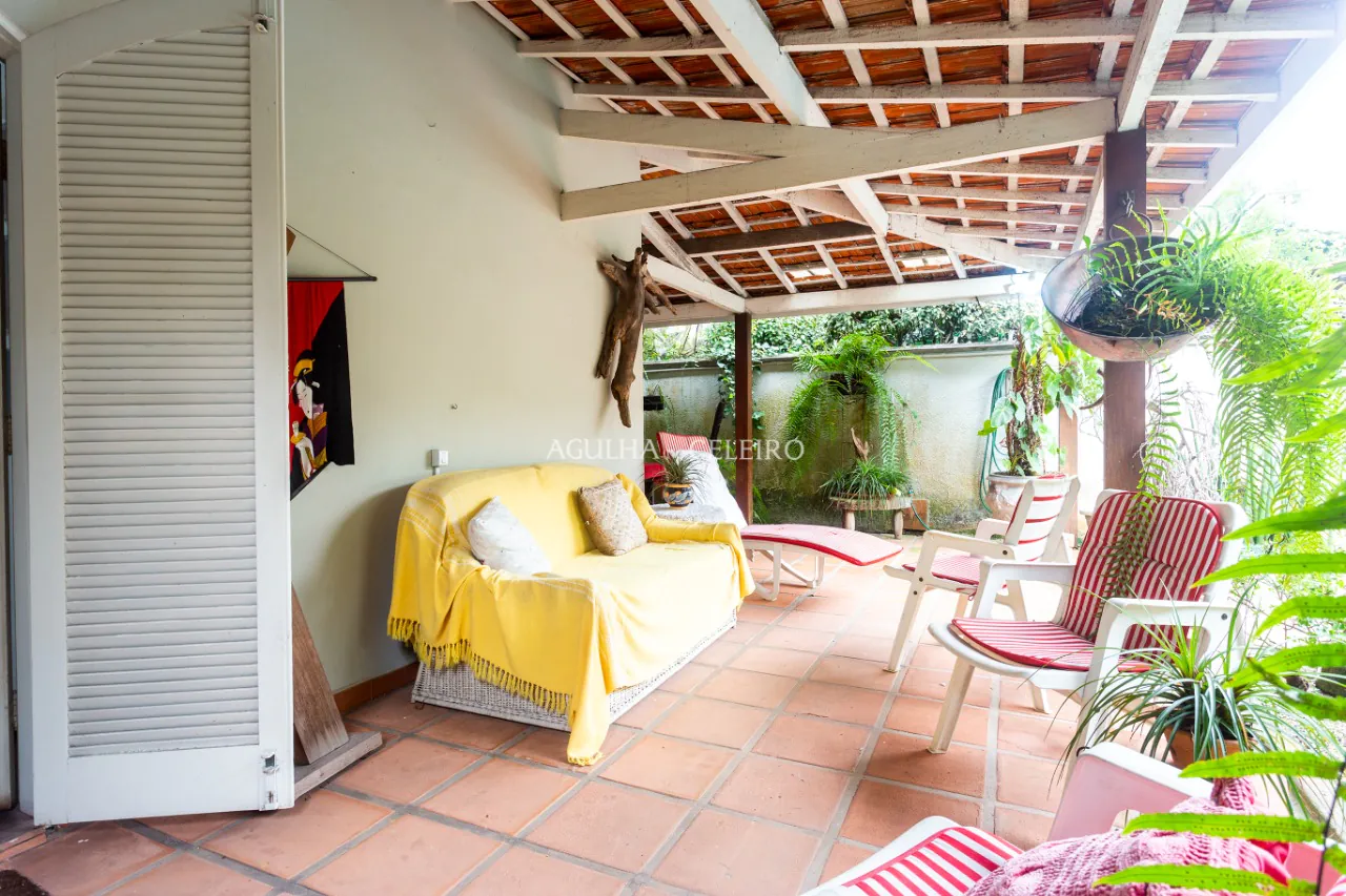 Casa com 04 dormitórios, Edícula e Piscina à venda no Jardim Paulistano – 10056