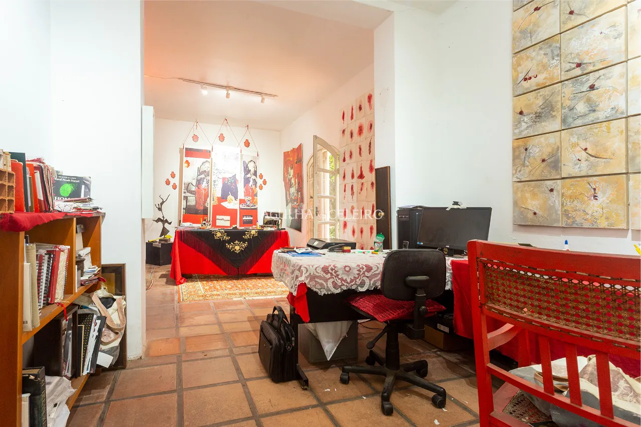 Casa com 04 dormitórios, Edícula e Piscina à venda no Jardim Paulistano – 10056