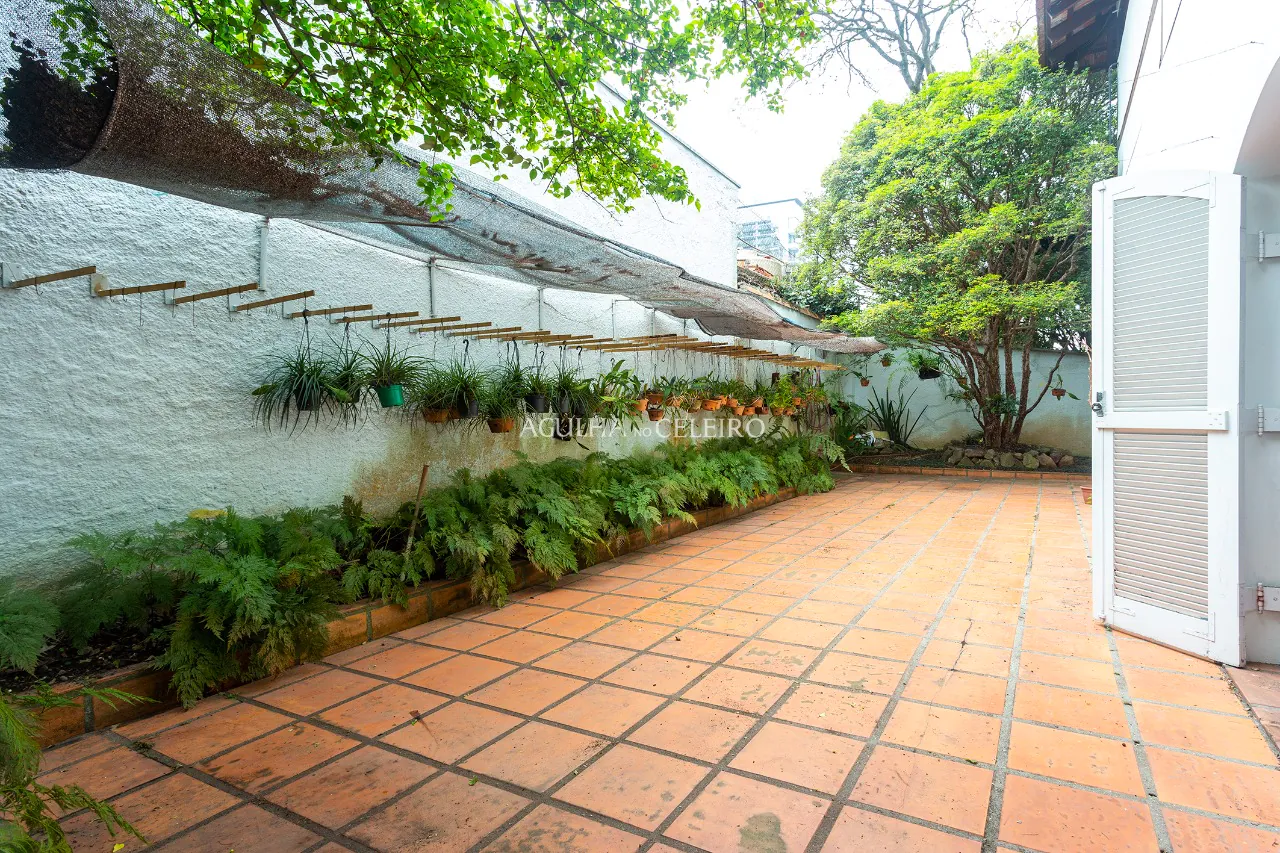 Casa com 04 dormitórios, Edícula e Piscina à venda no Jardim Paulistano – 10056