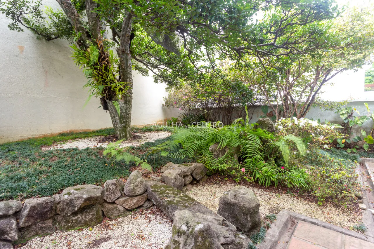 Casa com 04 dormitórios, Edícula e Piscina à venda no Jardim Paulistano – 10056