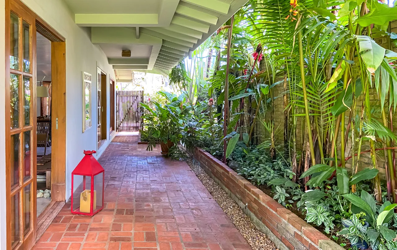 um-refugio-contemporaneo-na-praia-da-baleia-para-venda-15088-11