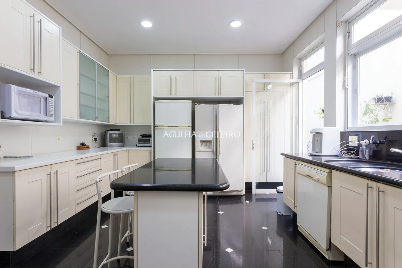 casa-unica-e-espacosa-muito-bem-localizada-a-venda-na-vila-nova-conceicao-15518-11