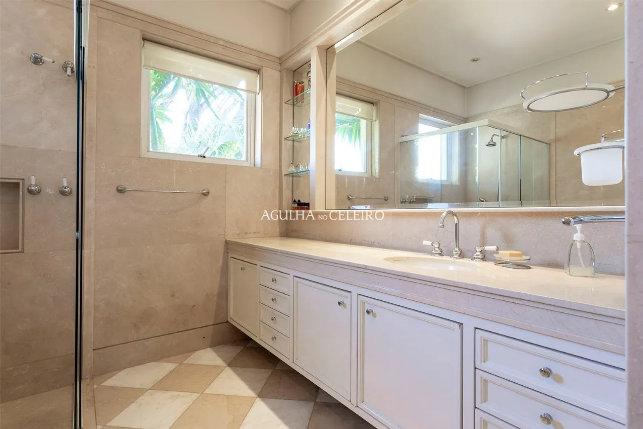 casa-unica-e-espacosa-muito-bem-localizada-a-venda-na-vila-nova-conceicao-15518-14