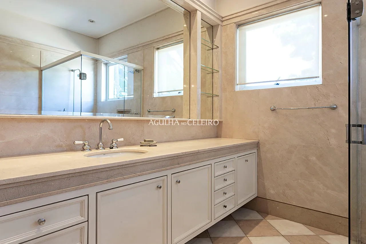 casa-unica-e-espacosa-muito-bem-localizada-a-venda-na-vila-nova-conceicao-15518-15