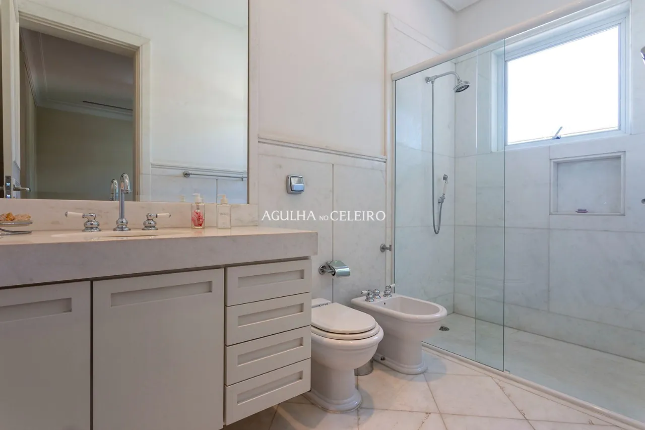 casa-unica-e-espacosa-muito-bem-localizada-a-venda-na-vila-nova-conceicao-15518-19