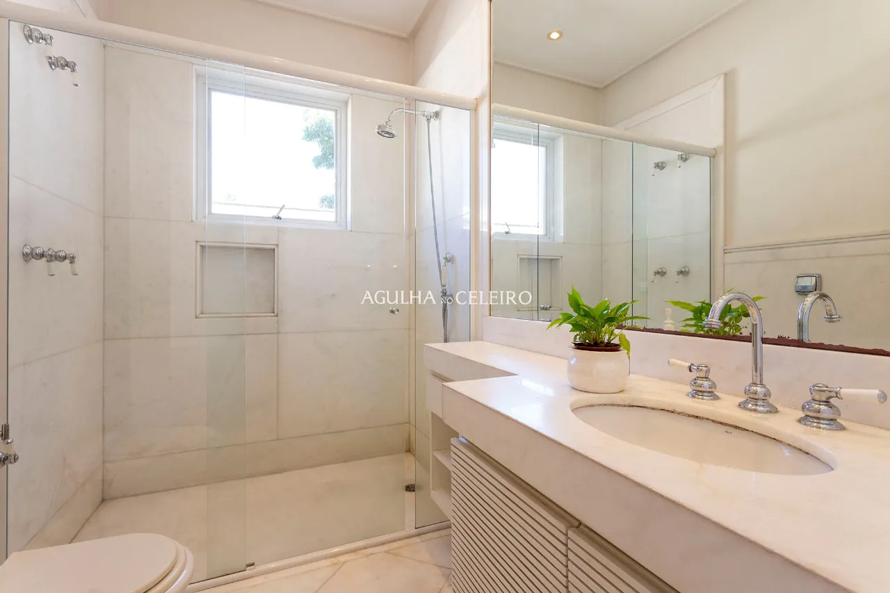 casa-unica-e-espacosa-muito-bem-localizada-a-venda-na-vila-nova-conceicao-15518-21