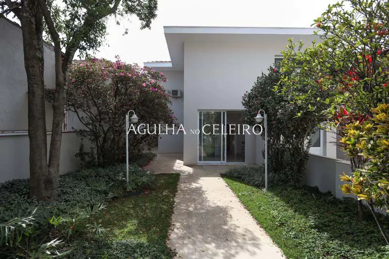 Casa reformada à venda no Jardim Paulista. – CA0665