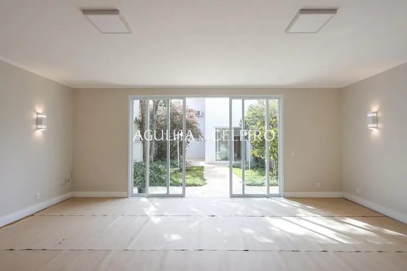 Casa reformada à venda no Jardim Paulista. – CA0665