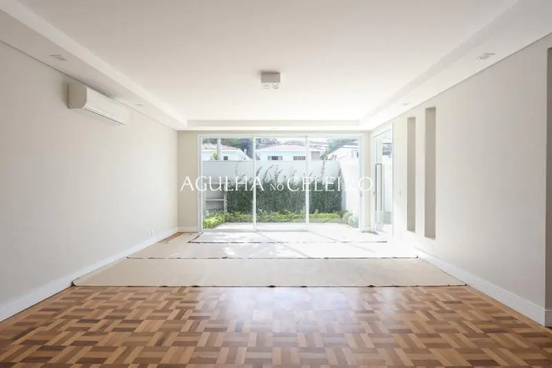 Casa reformada à venda no Jardim Paulista. – CA0665