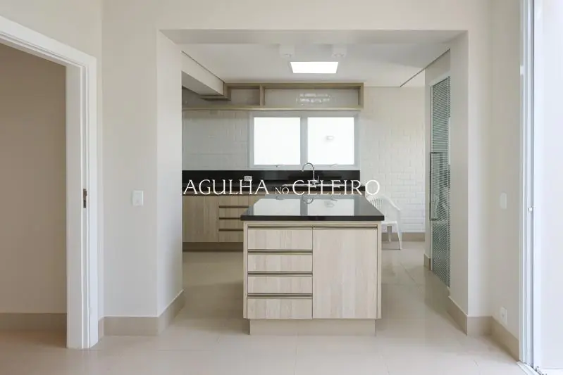Casa reformada à venda no Jardim Paulista. – CA0665