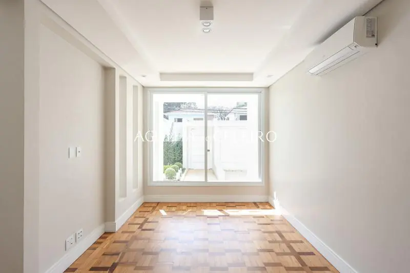 Casa reformada à venda no Jardim Paulista. – CA0665