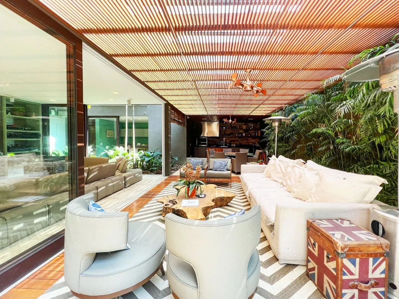 Deslumbrante casa em rua tranquila e segura no Jardim América – 15001 - imovel-35362-11