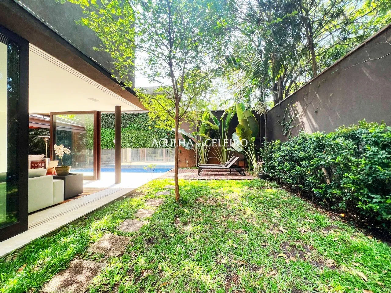 Deslumbrante casa em rua tranquila e segura no Jardim América – 15001 - imovel-35362-31