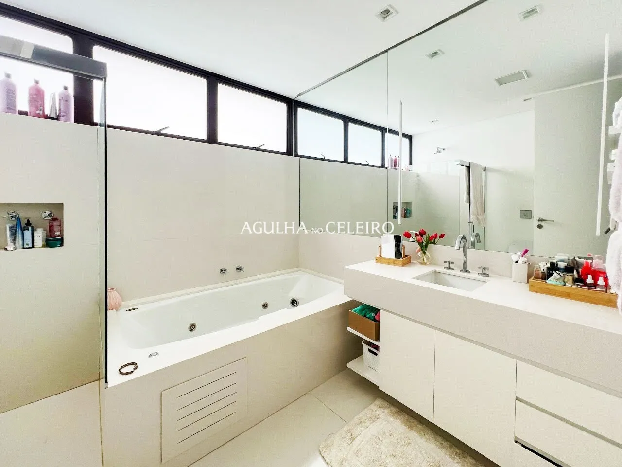 Deslumbrante casa em rua tranquila e segura no Jardim América – 15001 - imovel-35362-33