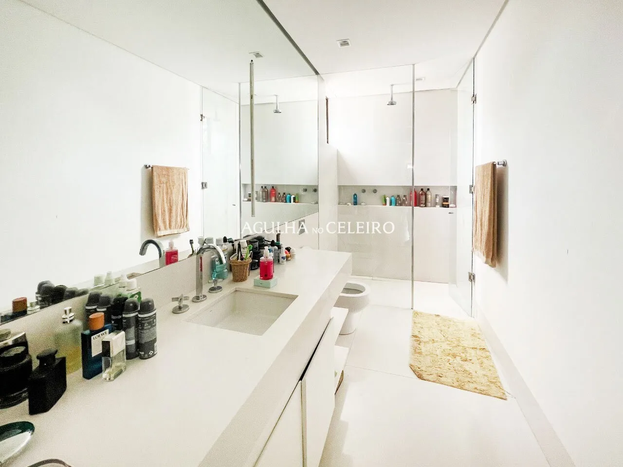 Deslumbrante casa em rua tranquila e segura no Jardim América – 15001 - imovel-35362-36