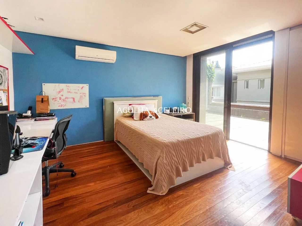 Deslumbrante casa em rua tranquila e segura no Jardim América – 15001 - imovel-35362-38