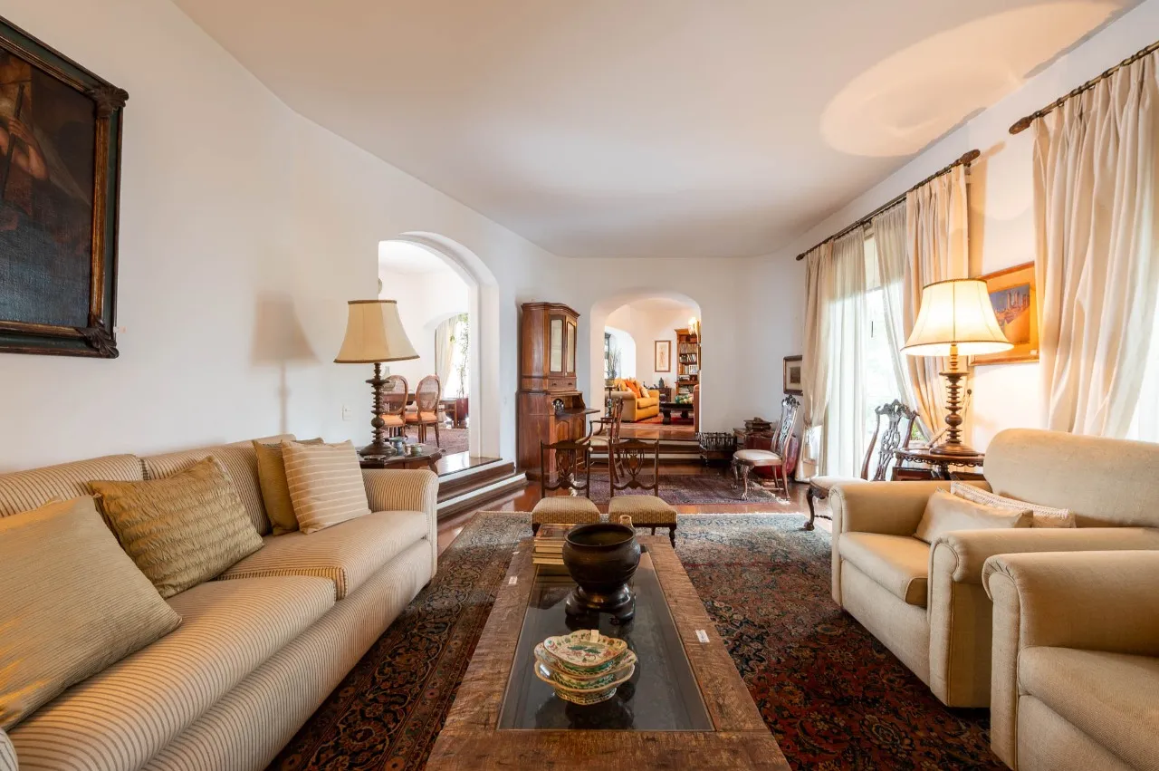 Apartamento amplo e com varanda para reforma na melhor rua do Jardim Paulista – 21158