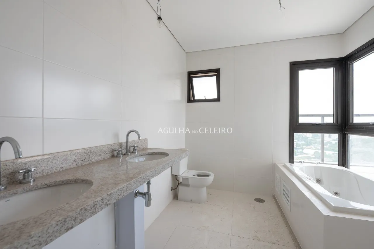 Cobertura com vista para o Parque Ibirapuera à venda em Moema. – 9616