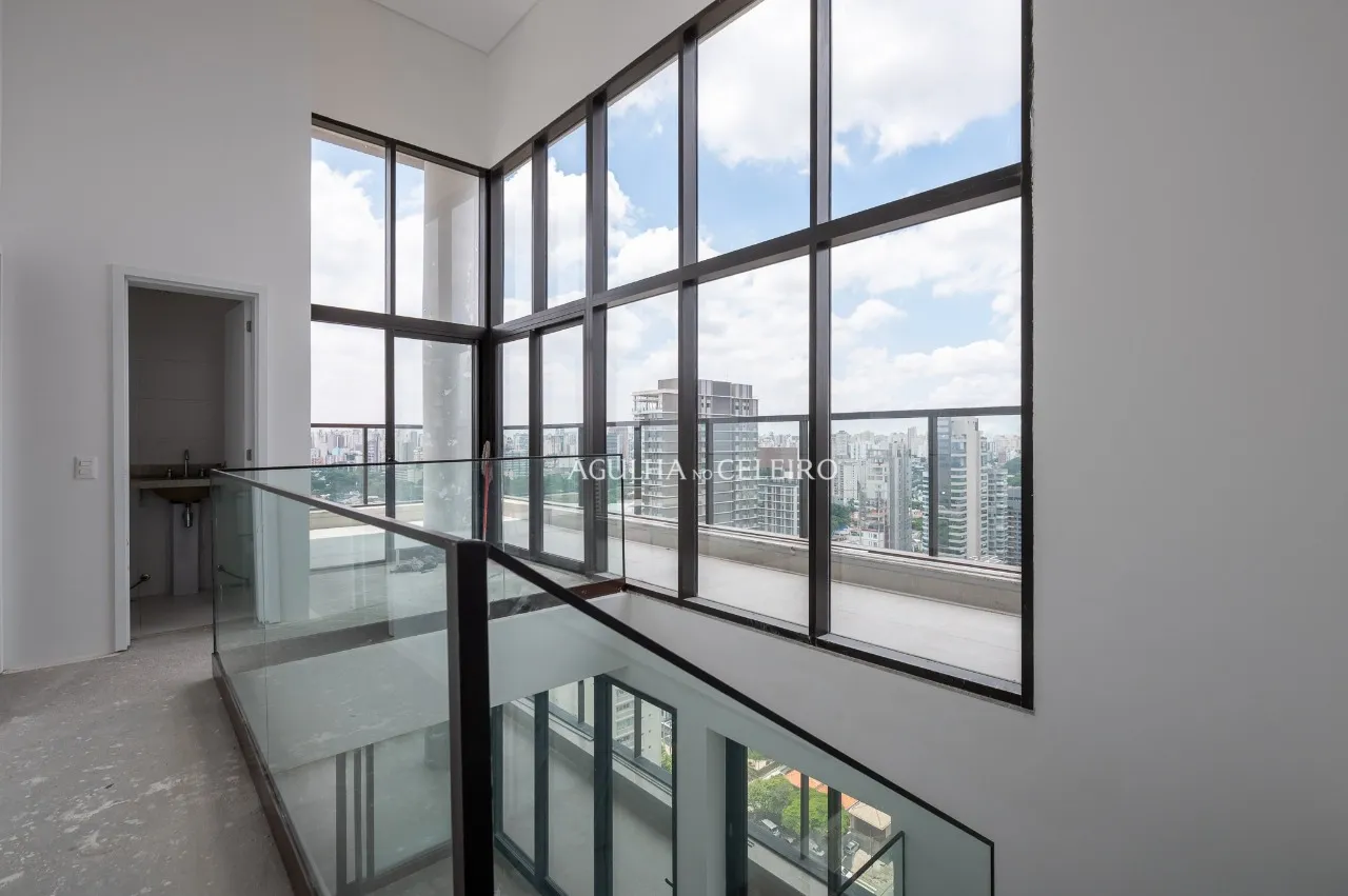Cobertura com vista para o Parque Ibirapuera à venda em Moema. – 9616