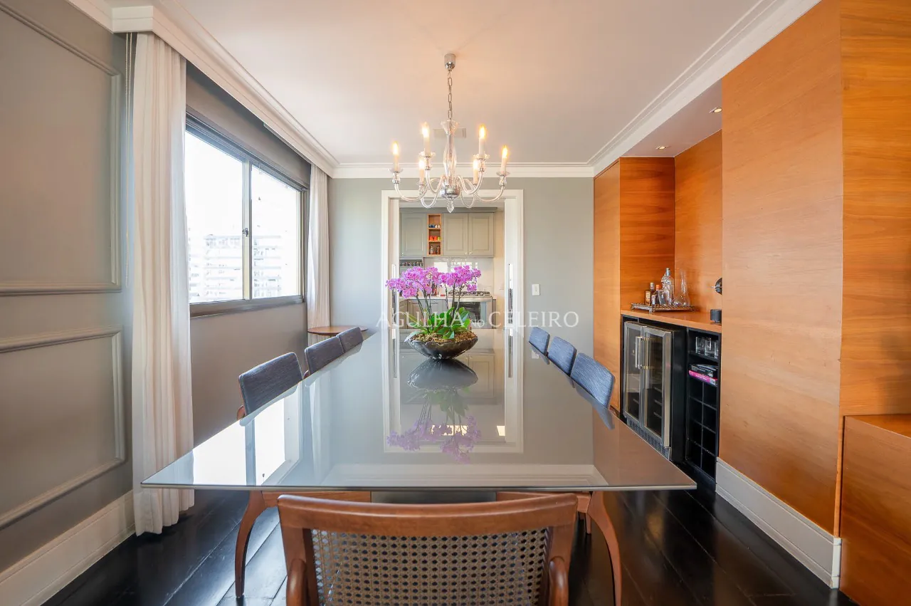 Beleza e sofisticação neste lindo apartamento reformado. – AP0668