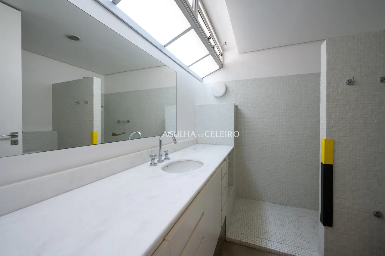 Apartamento reformado à venda no melhor do Jardim América. – AP2980