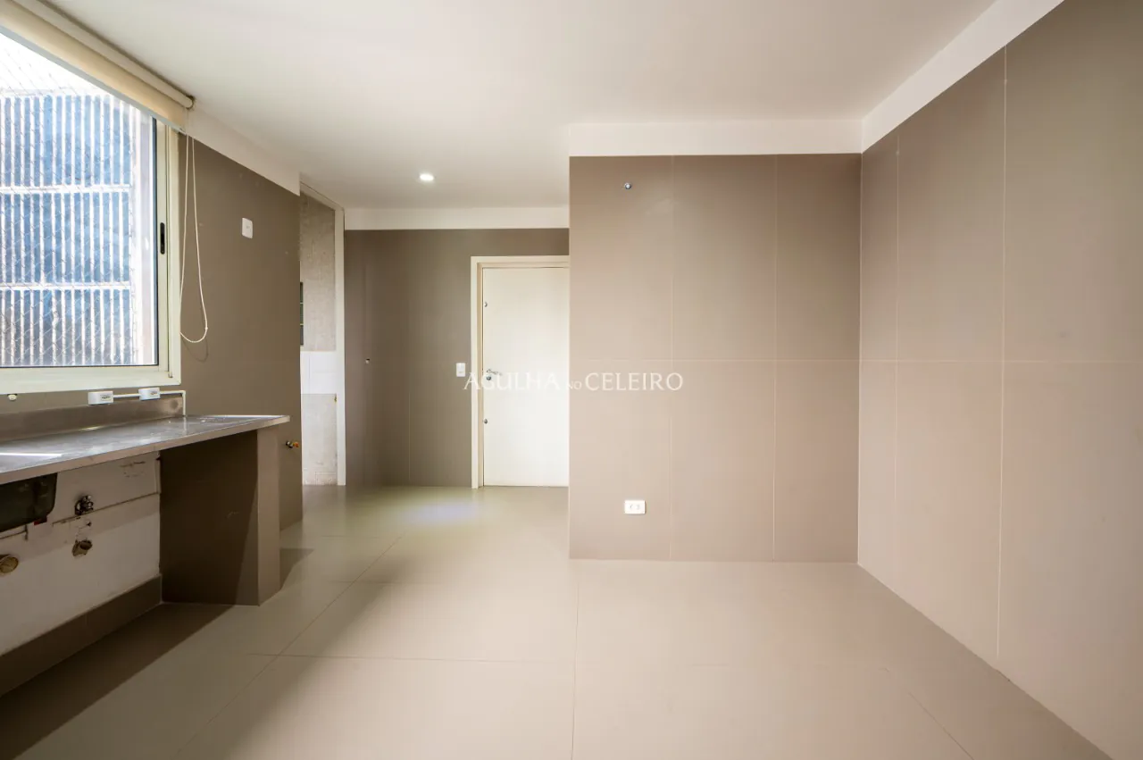 Apartamento amplo para reforma à venda no Jardim Europa – 13752