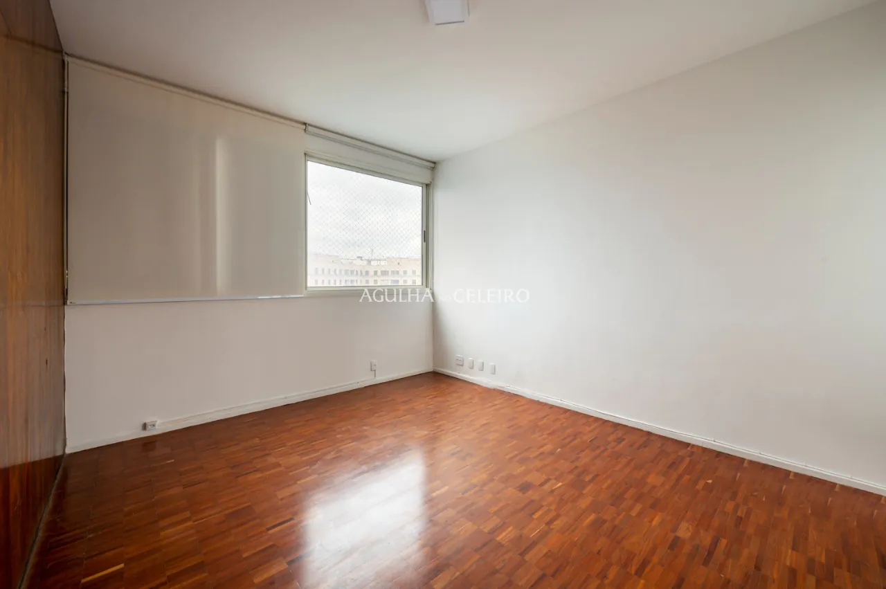 Apartamento amplo para reforma à venda no Jardim Europa – 13752