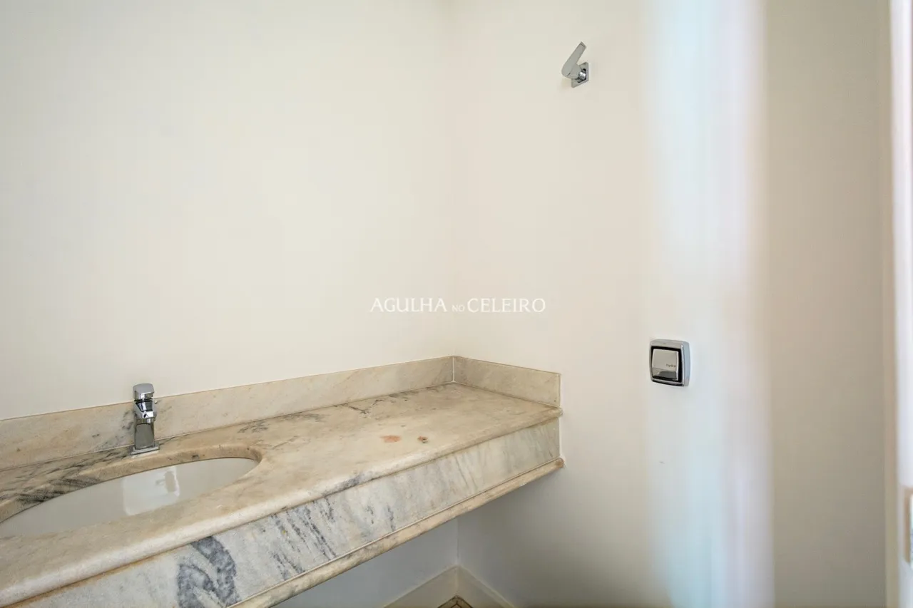 Apartamento com muito espaço para venda ou locação em Moema. – 16234 - DSC_0231